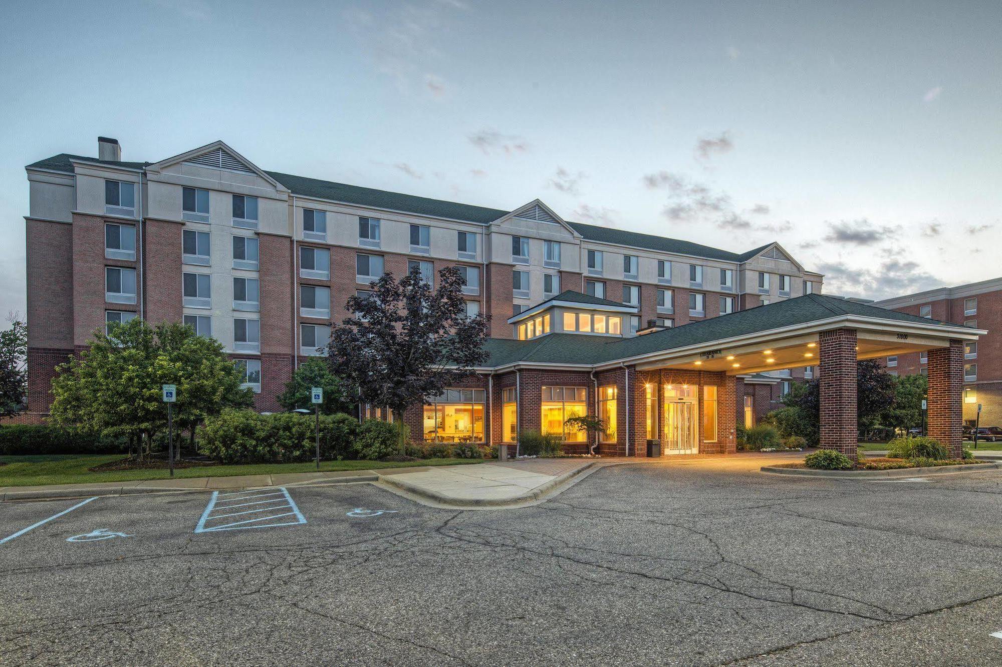 Hilton Garden Inn Detroit Metro Airport Romulus Exterior photo